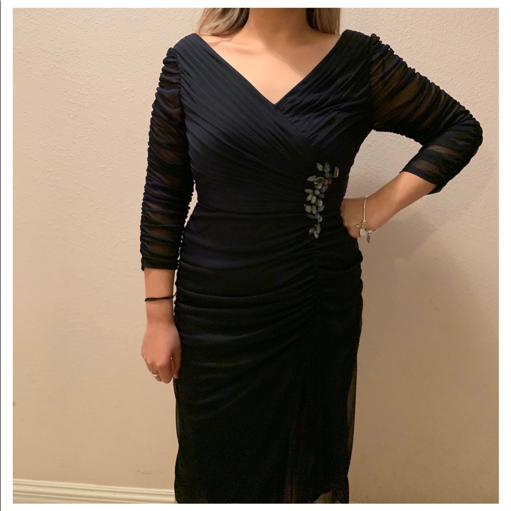 Beautiful black formal waisted stones dress 🖤